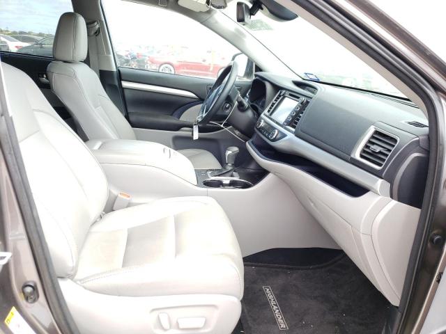 Photo 5 from auction – 2017 TOYOTA HIGHLANDER with VIN 5TDKZRFHXHS511594