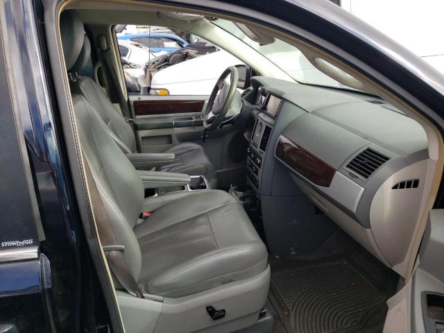 Photo 5 from auction – 2010 CHRYSLER TOWN & COU with VIN 2A4RR5D10AR152181