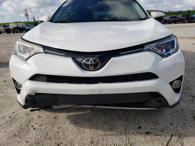 Photo 9 from auction – 2017 TOYOTA RAV4 XLE with VIN JTMWFREV2HJ720469