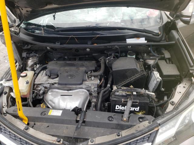 Photo 7 from auction – 2015 TOYOTA RAV4 XLE with VIN JTMWFREV5FD065820