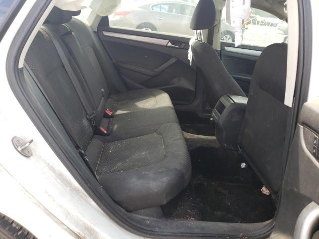 Photo 6 from auction – 2015 VOLKSWAGEN PASSAT S with VIN 1VWAT7A37FC048287