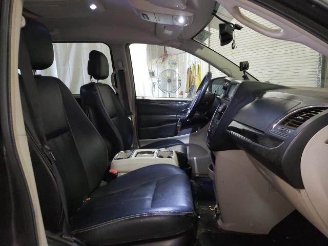 Photo 5 from auction – 2016 CHRYSLER TOWN & COU with VIN 2C4RC1BG0GR205400