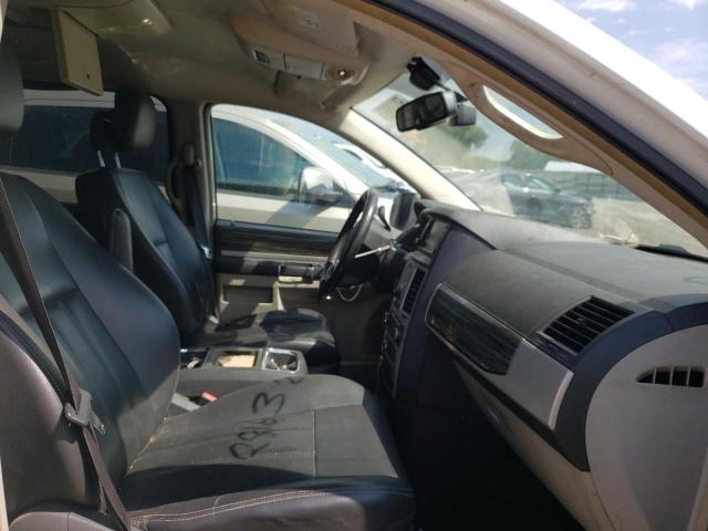 Photo 5 from auction – 2010 CHRYSLER TOWN & COU with VIN 2A4RR5D15AR281632
