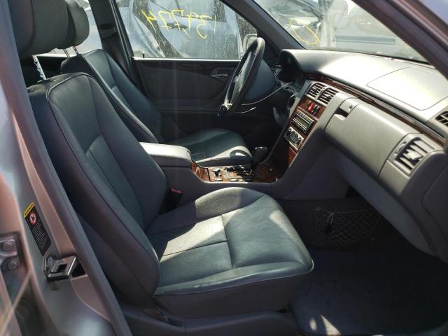 Photo 5 from auction – 2002 MERCEDES-BENZ E 320 with VIN WDBJF65J32B410269