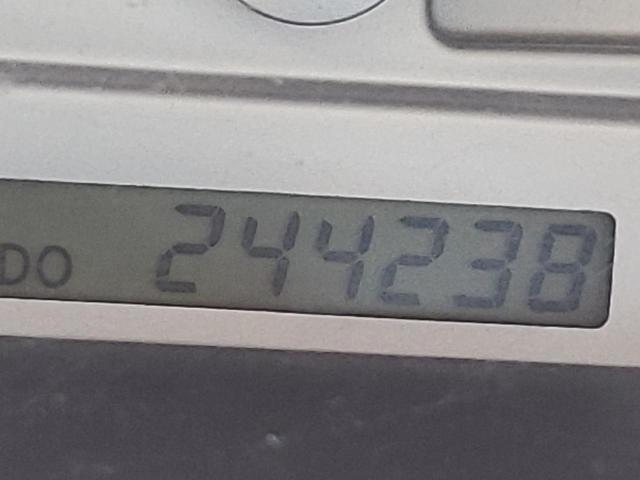 Photo 8 from auction – 2003 TOYOTA CAMRY LE with VIN JTDBE32K230151596
