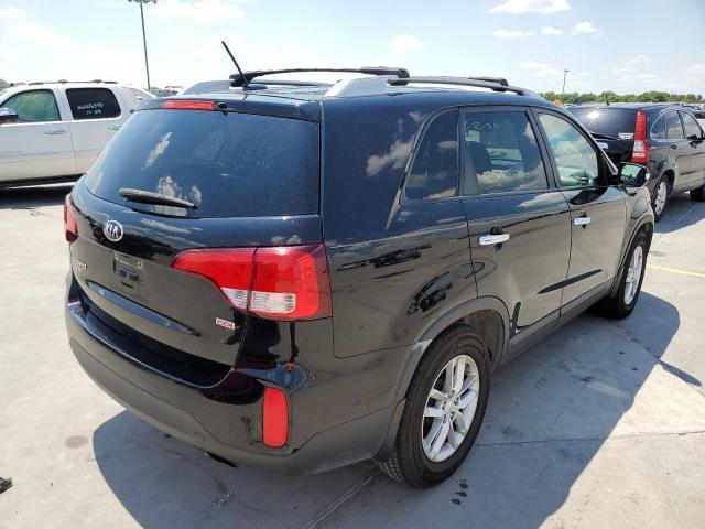 Photo 4 from auction – 2015 KIA SORENTO LX with VIN 5XYKT4A71FG569638