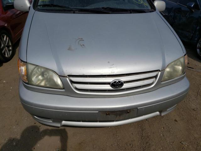 Photo 9 from auction – 2002 TOYOTA SIENNA LE with VIN 4T3ZF13C72U497693