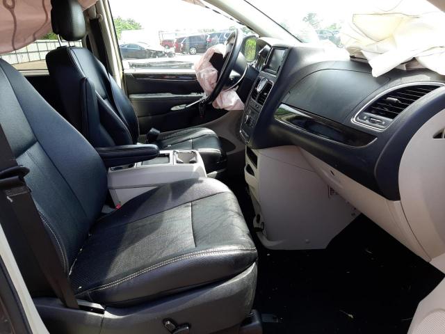 Photo 5 from auction – 2015 CHRYSLER TOWN & COU with VIN 2C4RC1CGXFR743678
