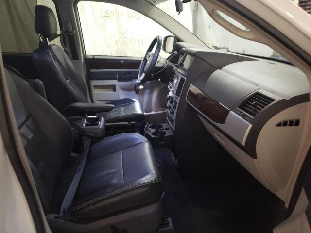 Photo 5 from auction – 2010 CHRYSLER TOWN & COU with VIN 2A4RR8DX7AR387750
