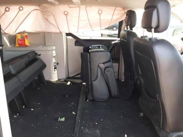Photo 6 from auction – 2015 CHRYSLER TOWN & COU with VIN 2C4RC1CGXFR743678