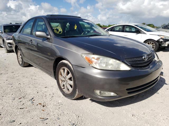 TOYOTA CAMRY LE 2004 with VIN 4T1BF32K44U581200 - Photo from auction