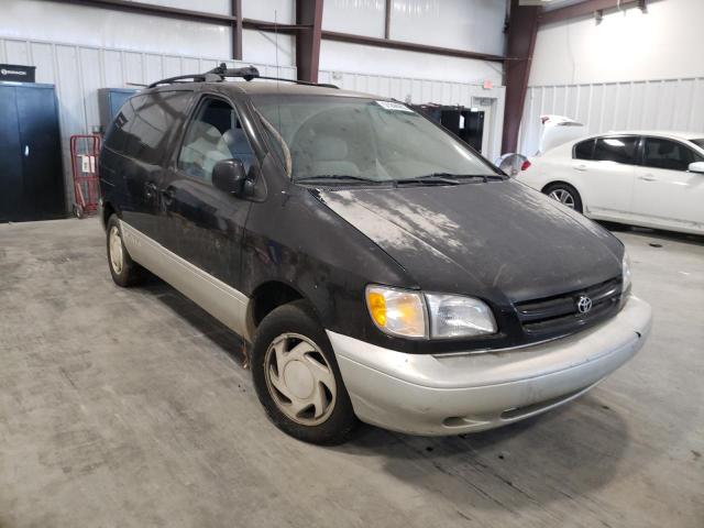 TOYOTA SIENNA 2000 with VIN 4T3ZF13C6YU269256 - Photo from auction