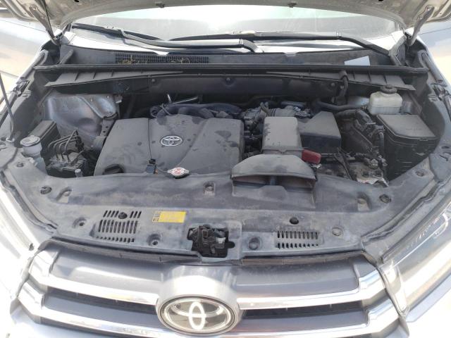 Photo 7 from auction – 2018 TOYOTA HIGHLANDER with VIN 5TDDZRFHXJS909631