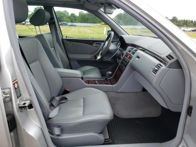 Photo 5 from auction – 2000 MERCEDES-BENZ E 320 4MAT with VIN WDBJF82J9YX043308