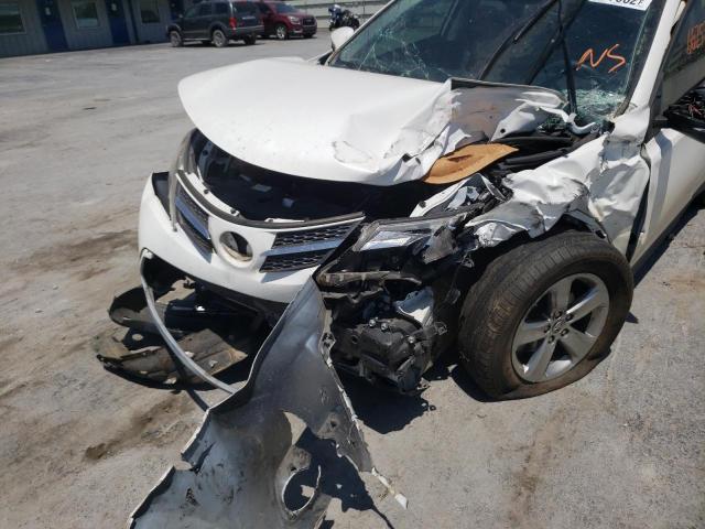 Photo 9 from auction – 2015 TOYOTA RAV4 XLE with VIN JTMWFREV2FD069839