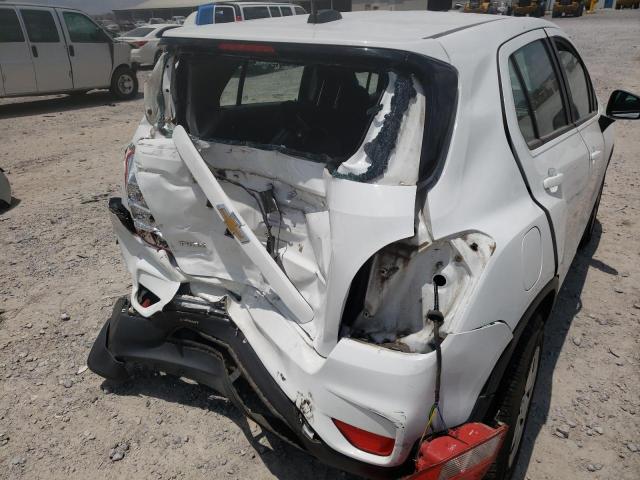 Photo 9 from auction – 2017 CHEVROLET TRAX LS with VIN KL7CJKSB9HB112622