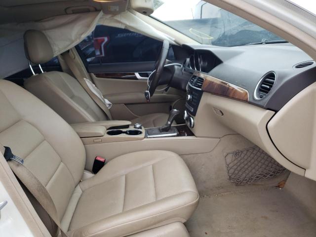 Photo 5 from auction – 2012 MERCEDES-BENZ C CLASS with VIN WDDGF4HB8CR237416
