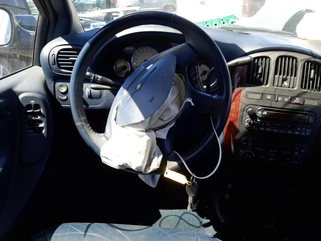 Photo 9 from auction – 2003 CHRYSLER TOWN & COU with VIN 2C4GP54L53R283193