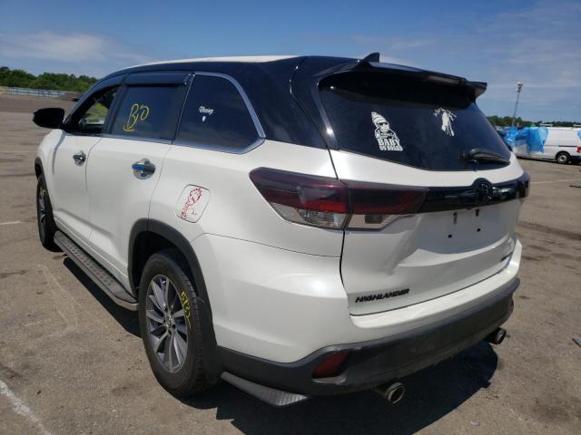 Photo 3 from auction – 2017 TOYOTA HIGHLANDER with VIN 5TDJZRFH3HS519676