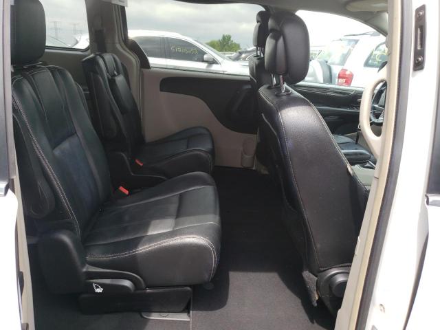 Photo 6 from auction – 2016 CHRYSLER TOWN & COU with VIN 2C4RC1BGXGR296465