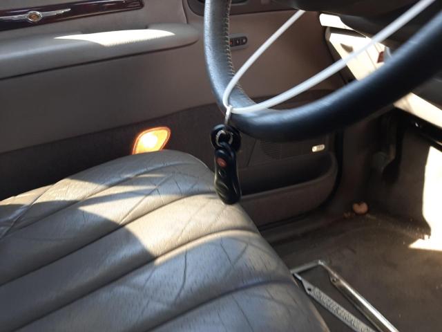 Photo 9 from auction – 2000 CHRYSLER TOWN & COU with VIN 1C4GP64L1YB619031