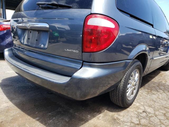 Photo 9 from auction – 2002 CHRYSLER TOWN & COU with VIN 2C8GP64L72R514842