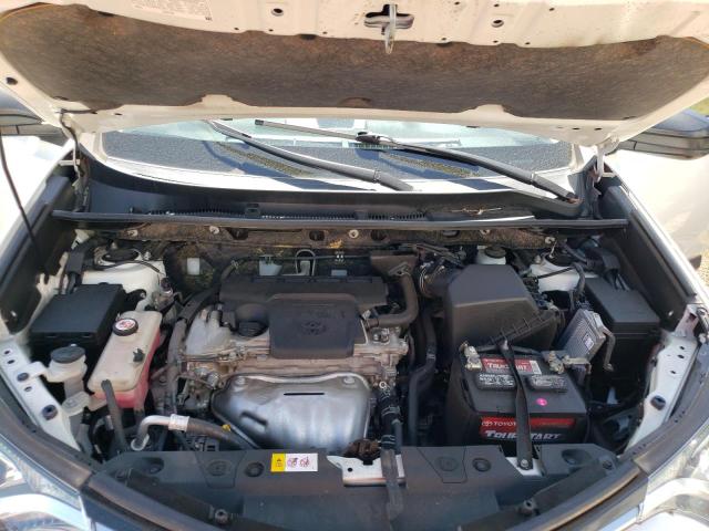 Photo 7 from auction – 2017 TOYOTA RAV4 LE with VIN JTMZFREV0HJ106484