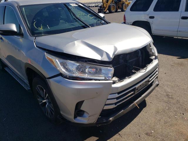 Photo 9 from auction – 2018 TOYOTA HIGHLANDER with VIN 5TDBGRFH8JS052187