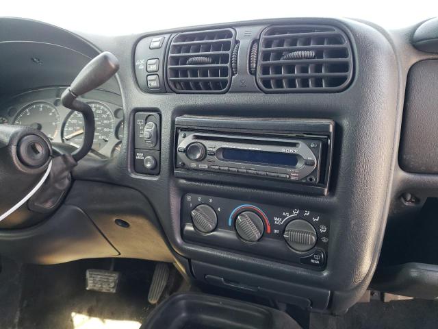 Photo 9 from auction – 2001 CHEVROLET BLAZER with VIN 1GNCT18W21K247715