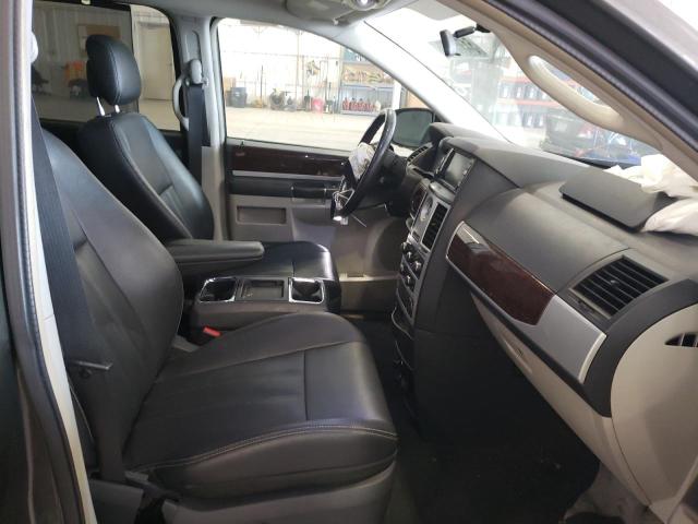Photo 5 from auction – 2010 CHRYSLER TOWN & COU with VIN 2A4RR8D12AR448952