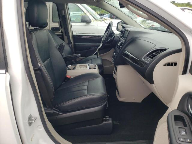 Photo 5 from auction – 2016 CHRYSLER TOWN & COU with VIN 2C4RC1BG6GR298732