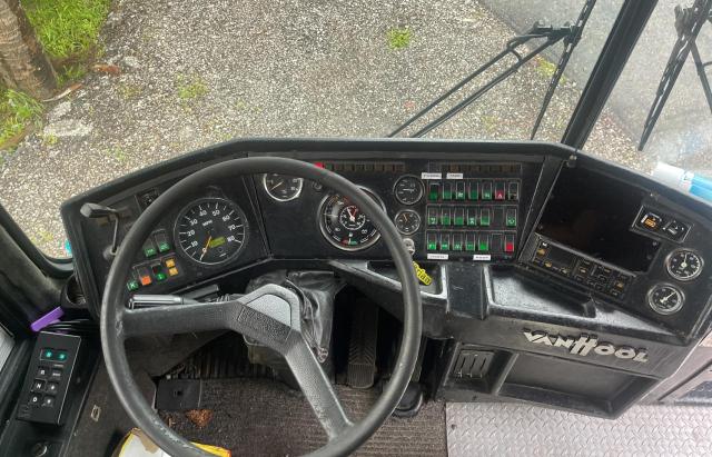 Photo 9 from auction – 1998 VAN HOOL T900 with VIN YE2TA76B9W2029172