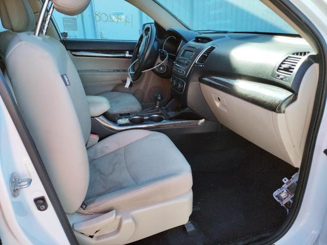 Photo 5 from auction – 2015 KIA SORENTO LX with VIN 5XYKTCA62FG563235