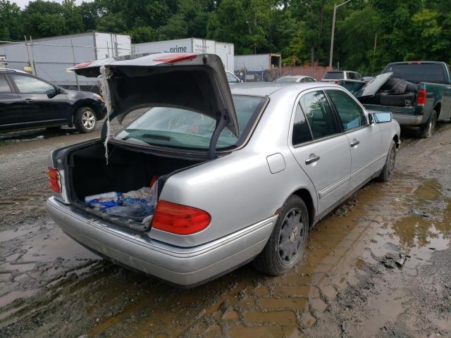Photo 4 from auction – 1999 MERCEDES-BENZ E 320 with VIN WDBJF65H0XA737481