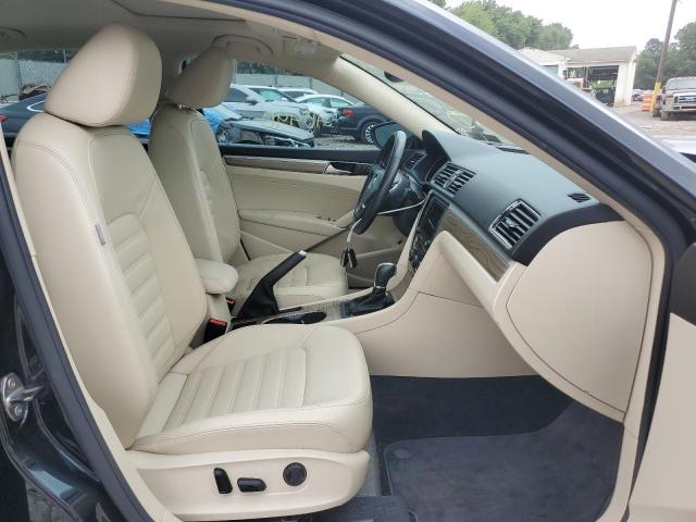Photo 5 from auction – 2017 VOLKSWAGEN PASSAT SEL with VIN 1VWCT7A39HC064597