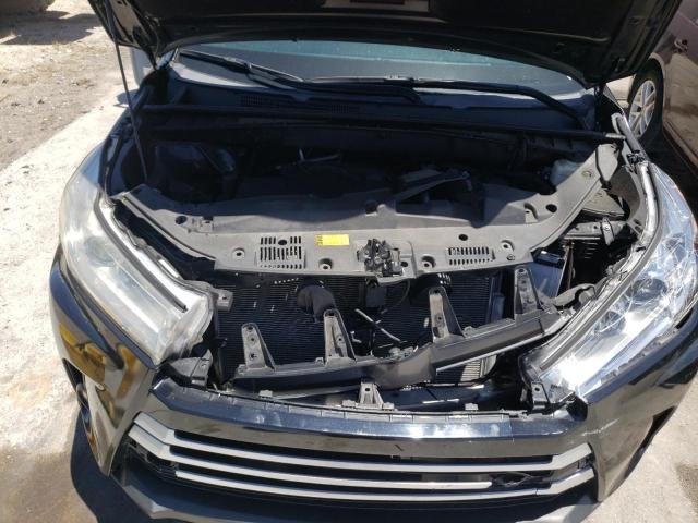 Photo 7 from auction – 2018 TOYOTA HIGHLANDER with VIN 5TDZZRFH9JS249474