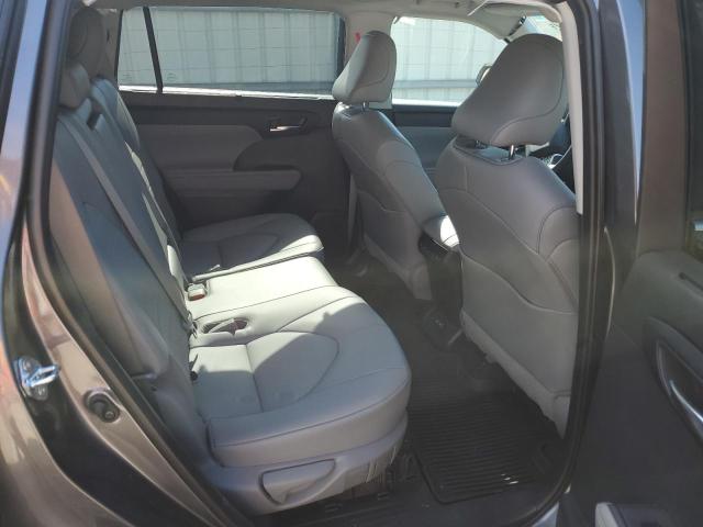 Photo 6 from auction – 2022 TOYOTA HIGHLANDER with VIN 5TDHBRCH9NS540132