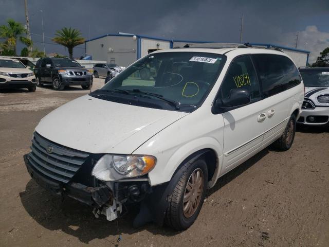 Photo 2 from auction – 2005 CHRYSLER TOWN & COU with VIN 2C4GP64LX5R132181