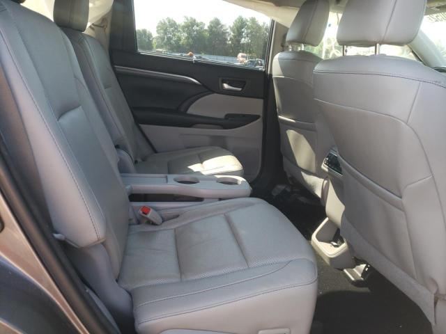 Photo 6 from auction – 2018 TOYOTA HIGHLANDER with VIN 5TDDGRFH0JS042228