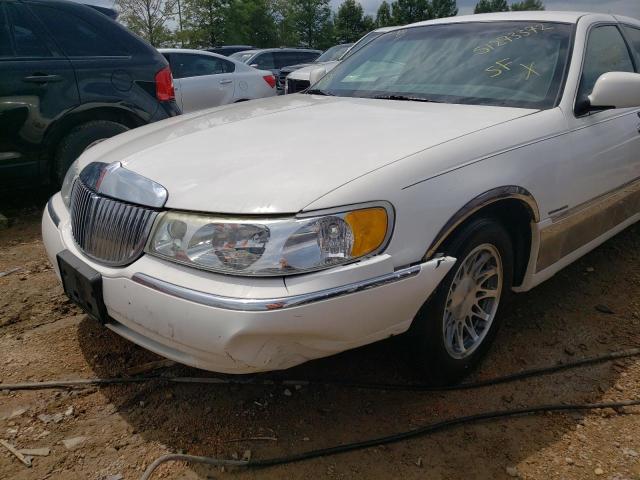 Photo 9 from auction – 2002 LINCOLN TOWN CAR S with VIN 1LNHM82W12Y644792