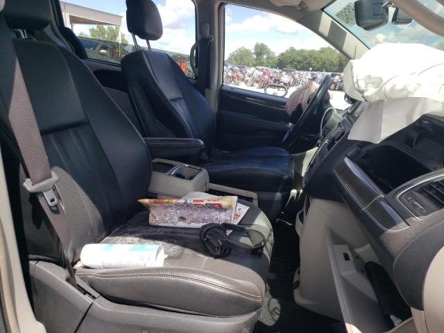 Photo 5 from auction – 2015 CHRYSLER TOWN & COU with VIN 2C4RC1CG5FR655783