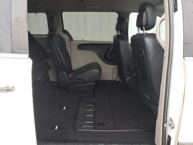 Photo 6 from auction – 2013 CHRYSLER TOWN & COU with VIN 2C4RC1CG4DR571757