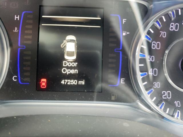 Photo 8 from auction – 2017 CHRYSLER 200 LIMITE with VIN 1C3CCCAB1HN502170