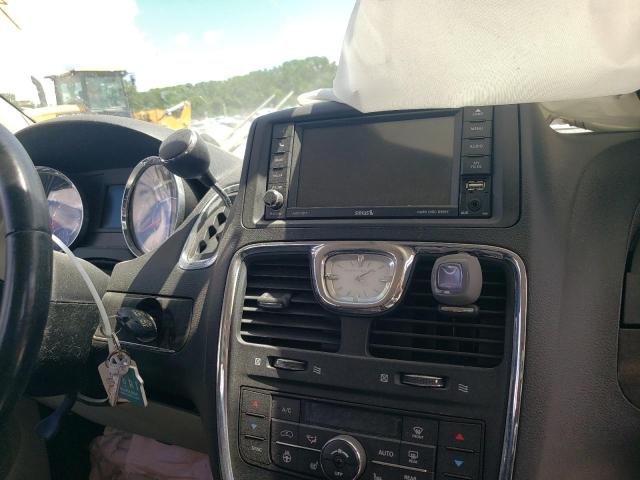 Photo 9 from auction – 2015 CHRYSLER TOWN & COU with VIN 2C4RC1CG5FR655783