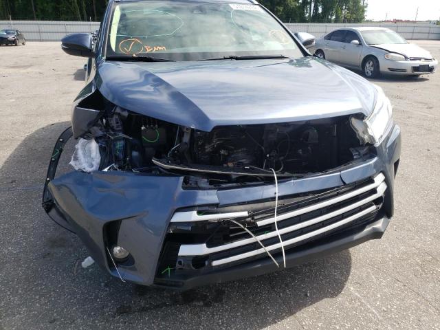 Photo 9 from auction – 2017 TOYOTA HIGHLANDER with VIN 5TDKZRFHXHS510543