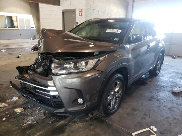 Photo 2 from auction – 2017 TOYOTA HIGHLANDER with VIN 5TDDZRFH3HS462327
