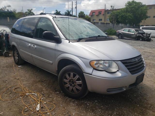 CHRYSLER TOWN & COU 2005 with VIN 2C4GP54L85R325147 - Photo from auction