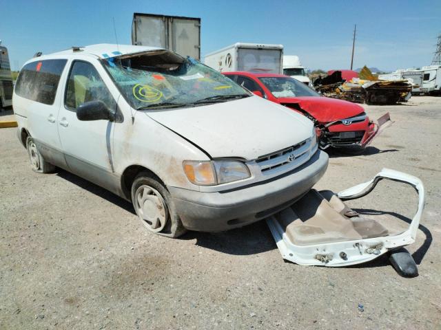 TOYOTA SIENNA LE 2000 with VIN 4T3ZF13C6YU241957 - Photo from auction