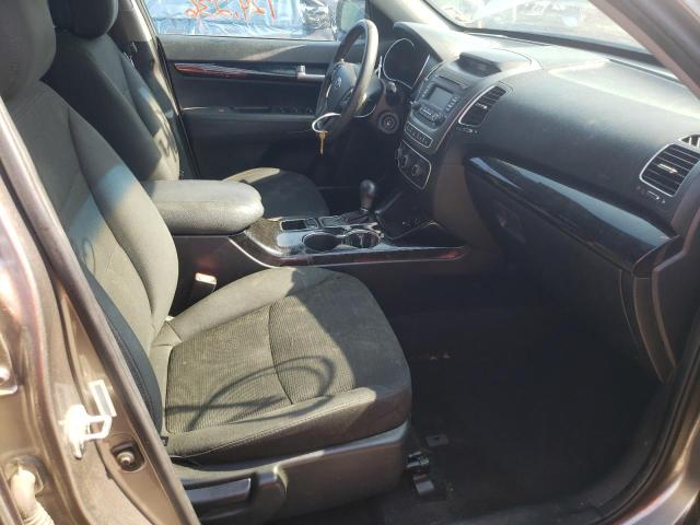 Photo 5 from auction – 2015 KIA SORENTO LX with VIN 5XYKTDA72FG604946