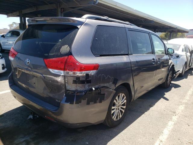 Photo 4 from auction – 2011 TOYOTA SIENNA XLE with VIN 5TDYK3DC2BS007020